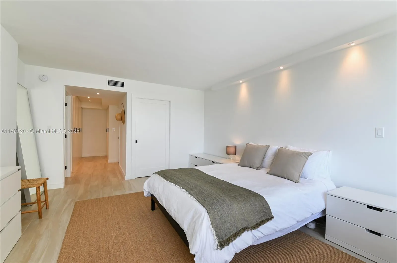 1420 Brickell Bay Dr, #404B