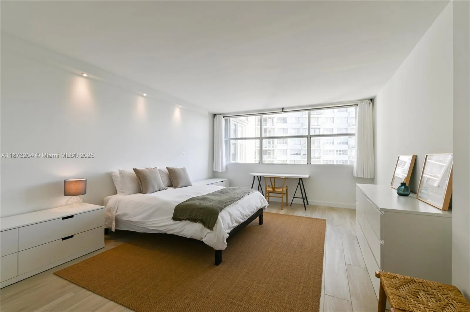1420 Brickell Bay Dr, #404B