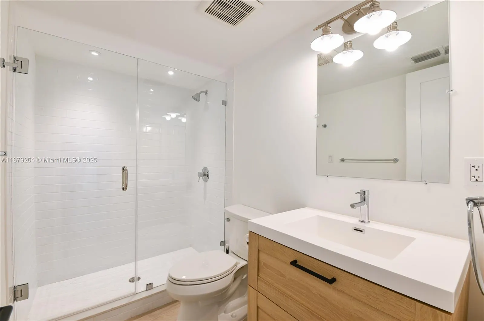 1420 Brickell Bay Dr, #404B