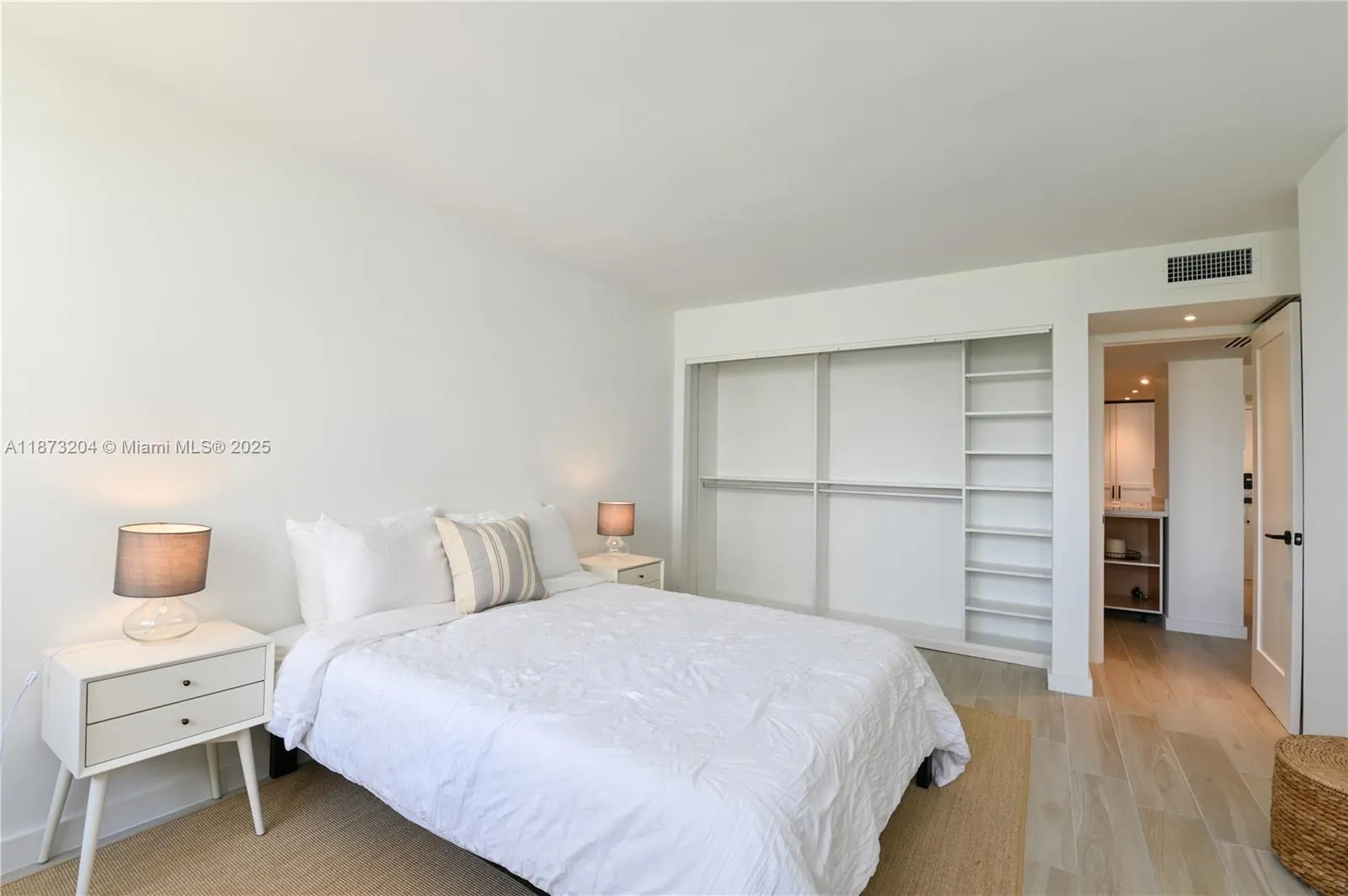 1420 Brickell Bay Dr, #404B