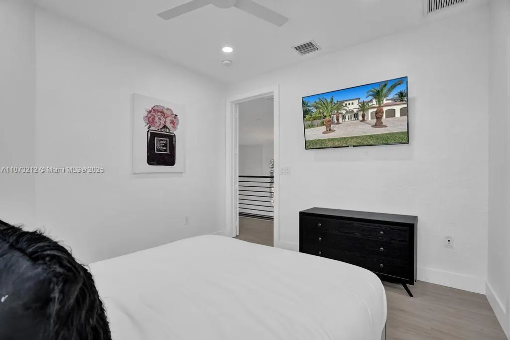 112 NW 14th Way