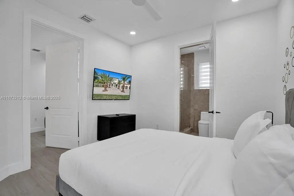 112 NW 14th Way