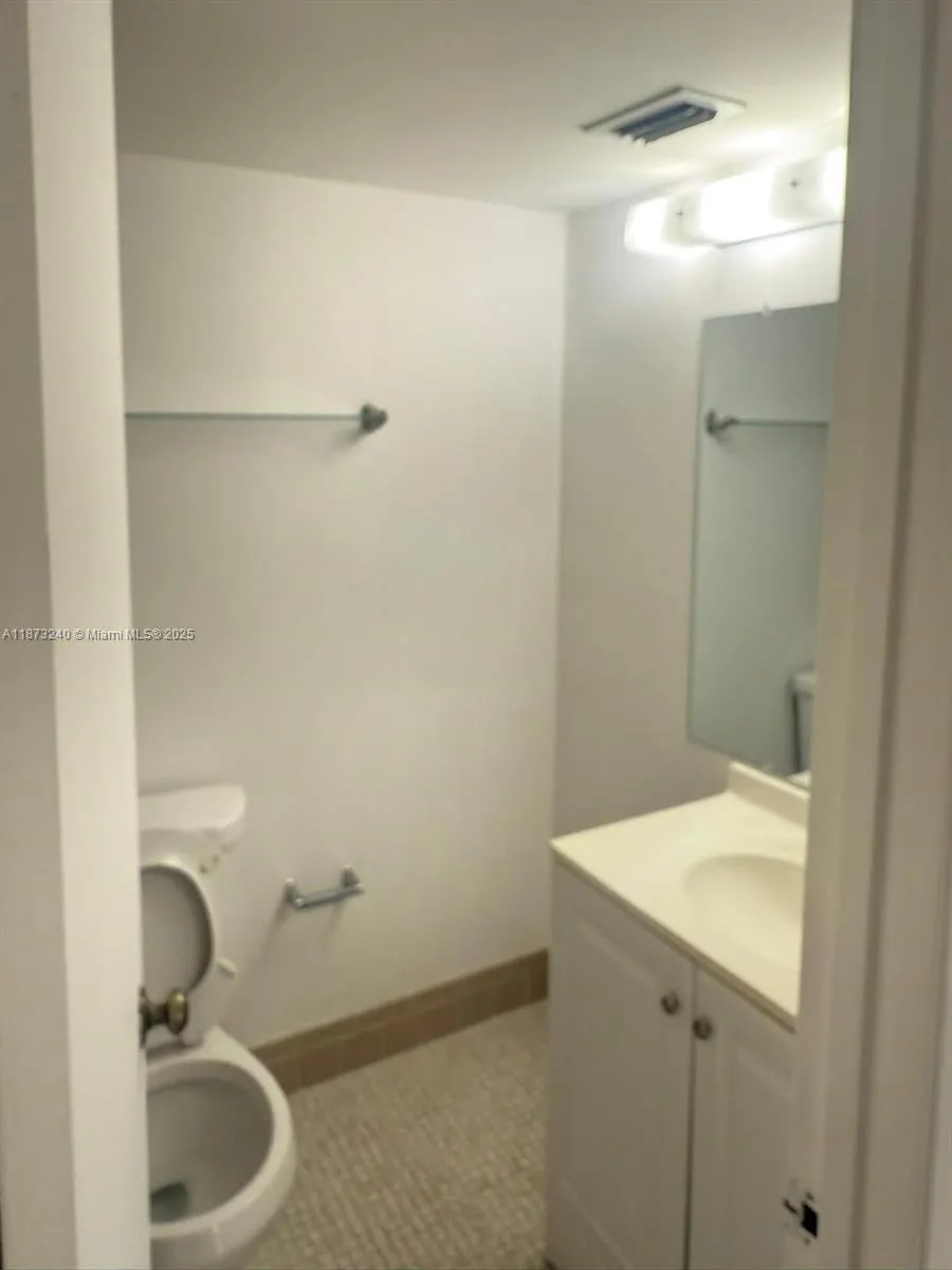 8600 N Sherman Cir, #402
