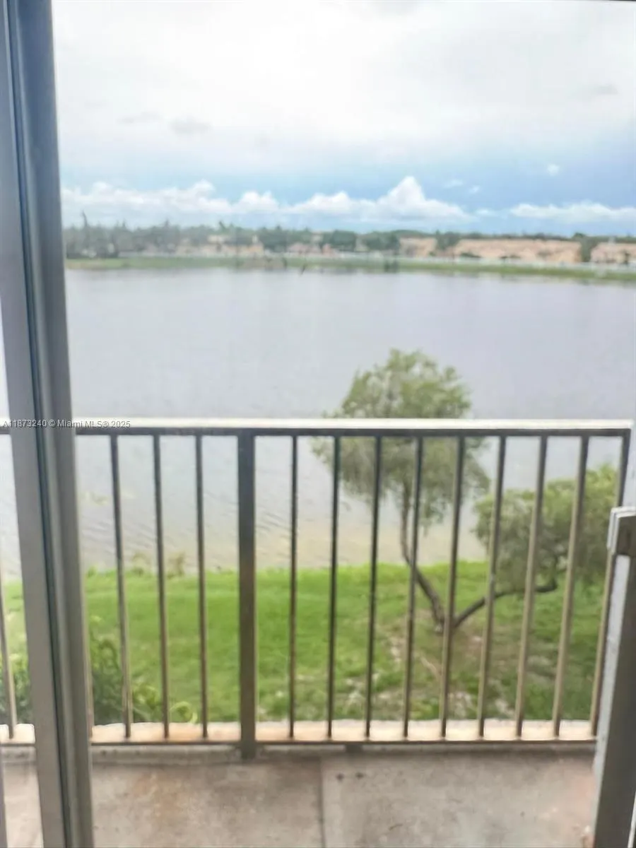 8600 N Sherman Cir, #402