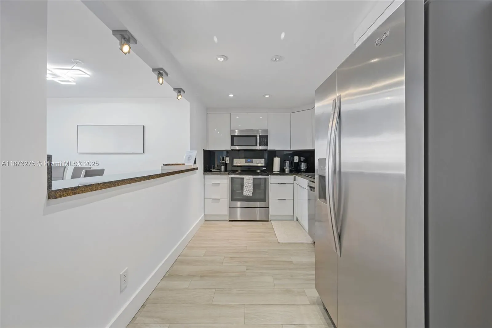19370 Collins Ave, #402