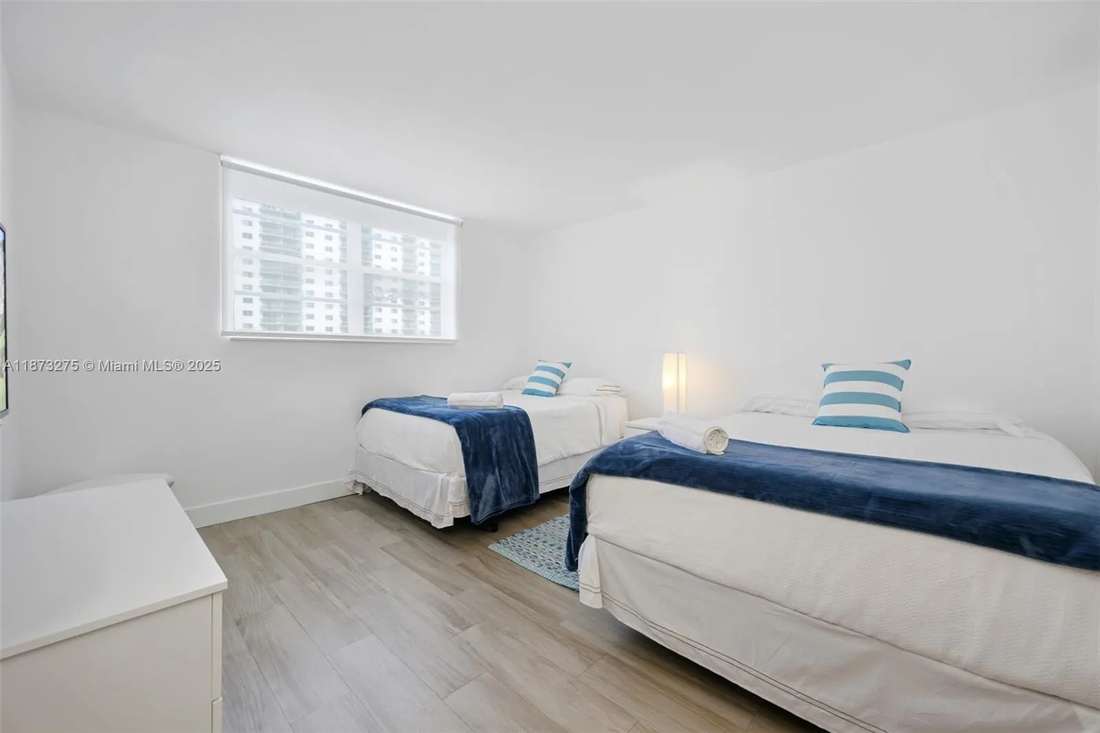 19370 Collins Ave, #402