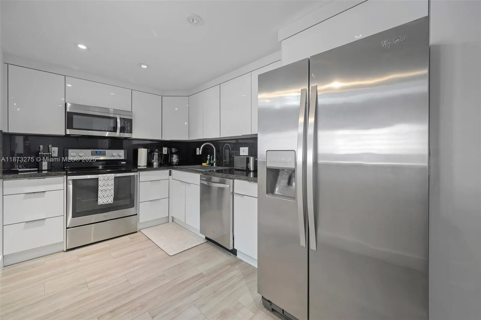 19370 Collins Ave, #402
