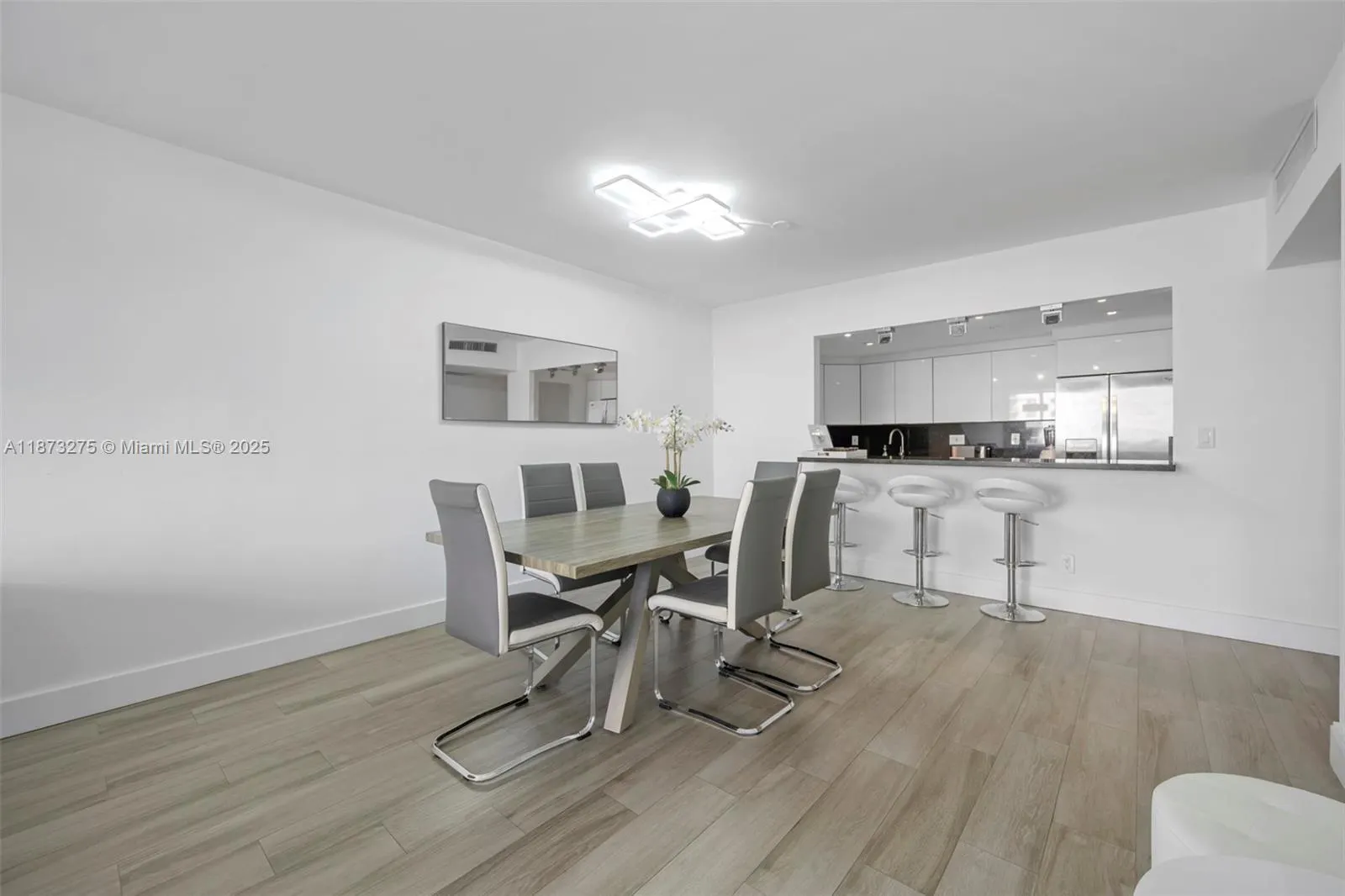 19370 Collins Ave, #402