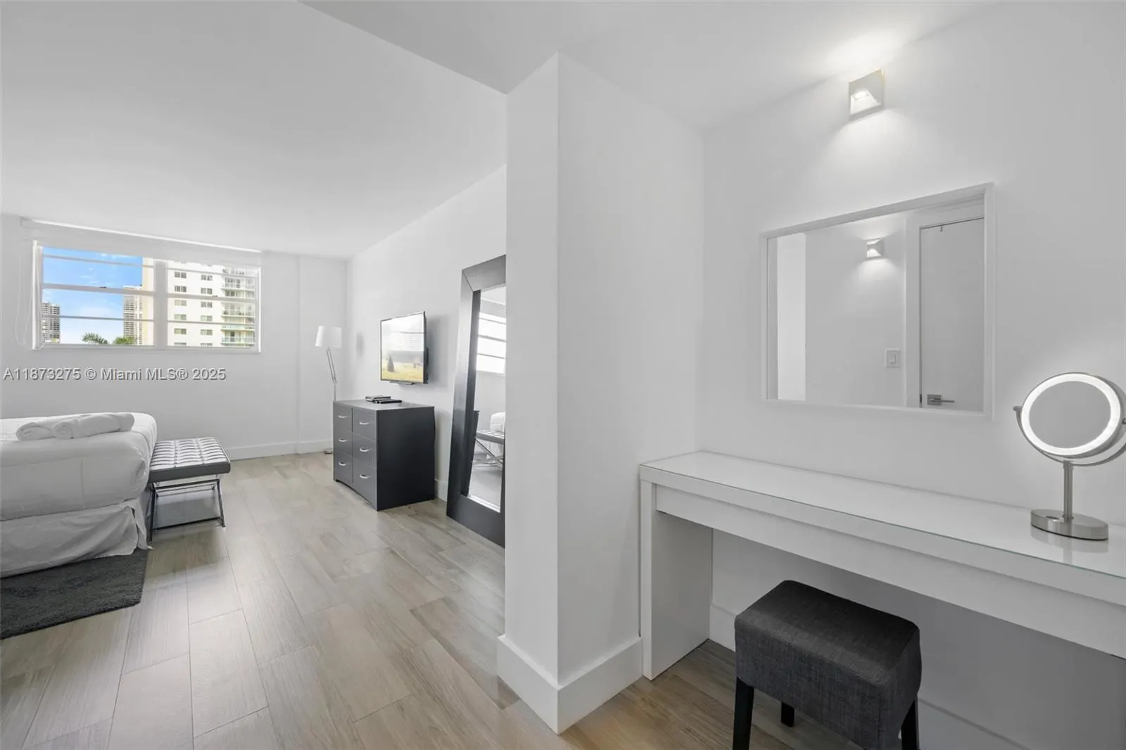 19370 Collins Ave, #402
