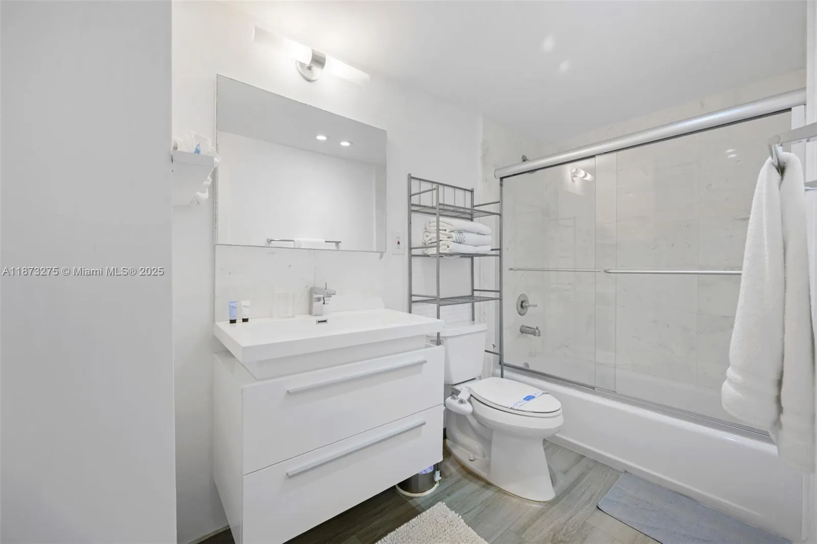 19370 Collins Ave, #402
