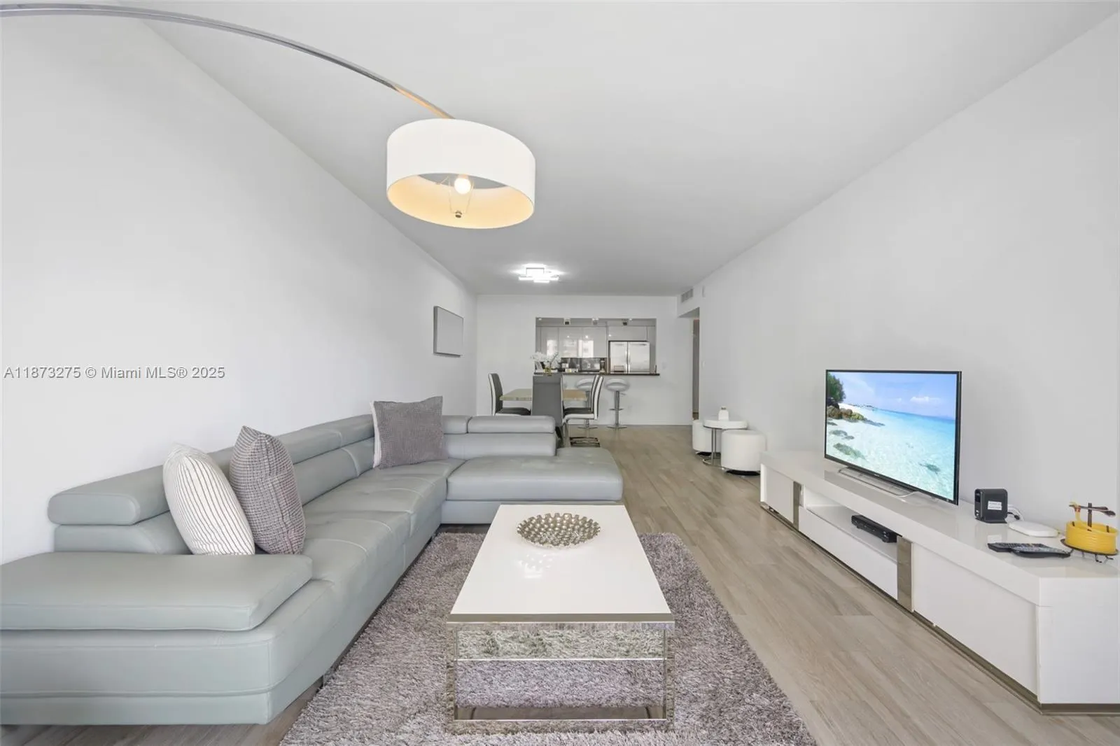 19370 Collins Ave, #402