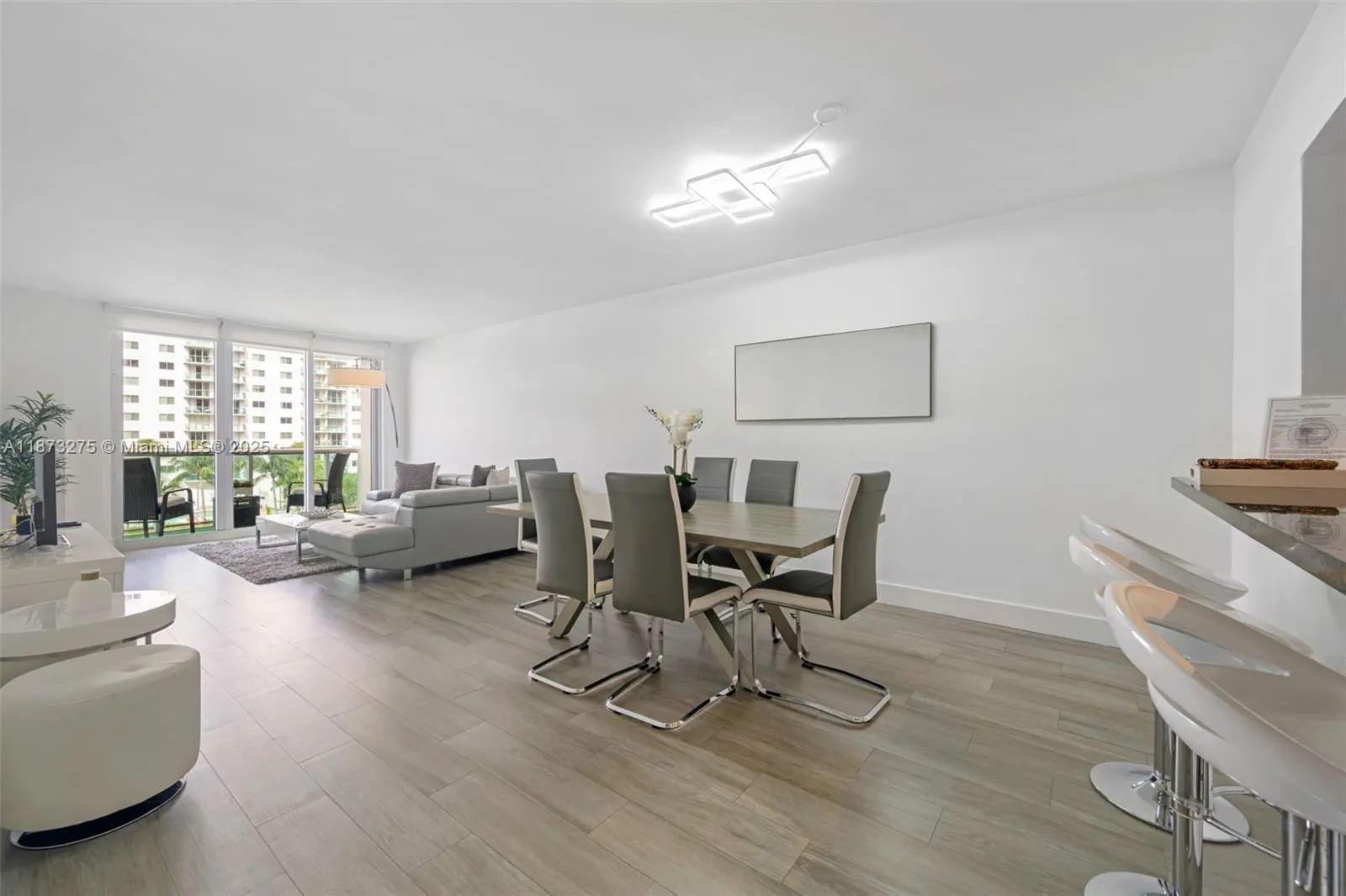 19370 Collins Ave, #402
