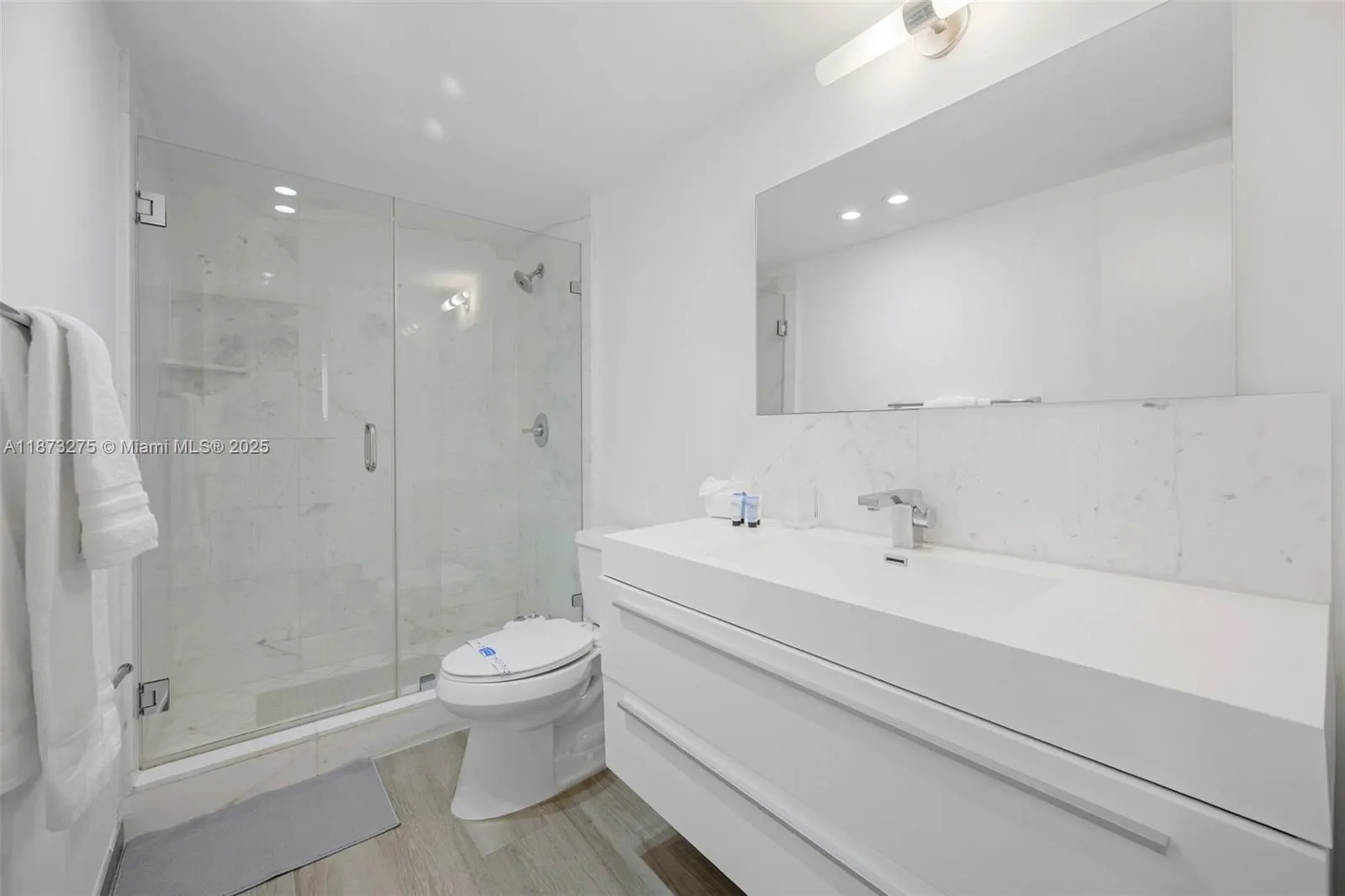 19370 Collins Ave, #402