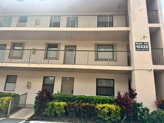 10332 Sunrise Lakes Blvd, #106