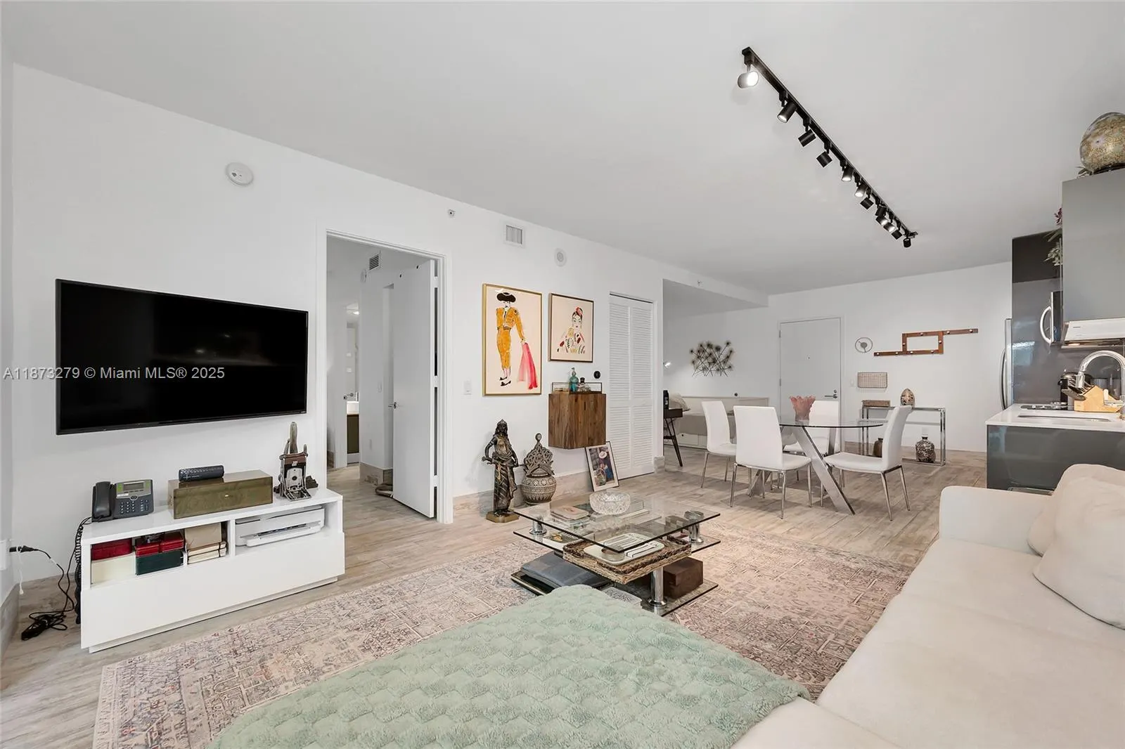 31 SE 6th St, #304