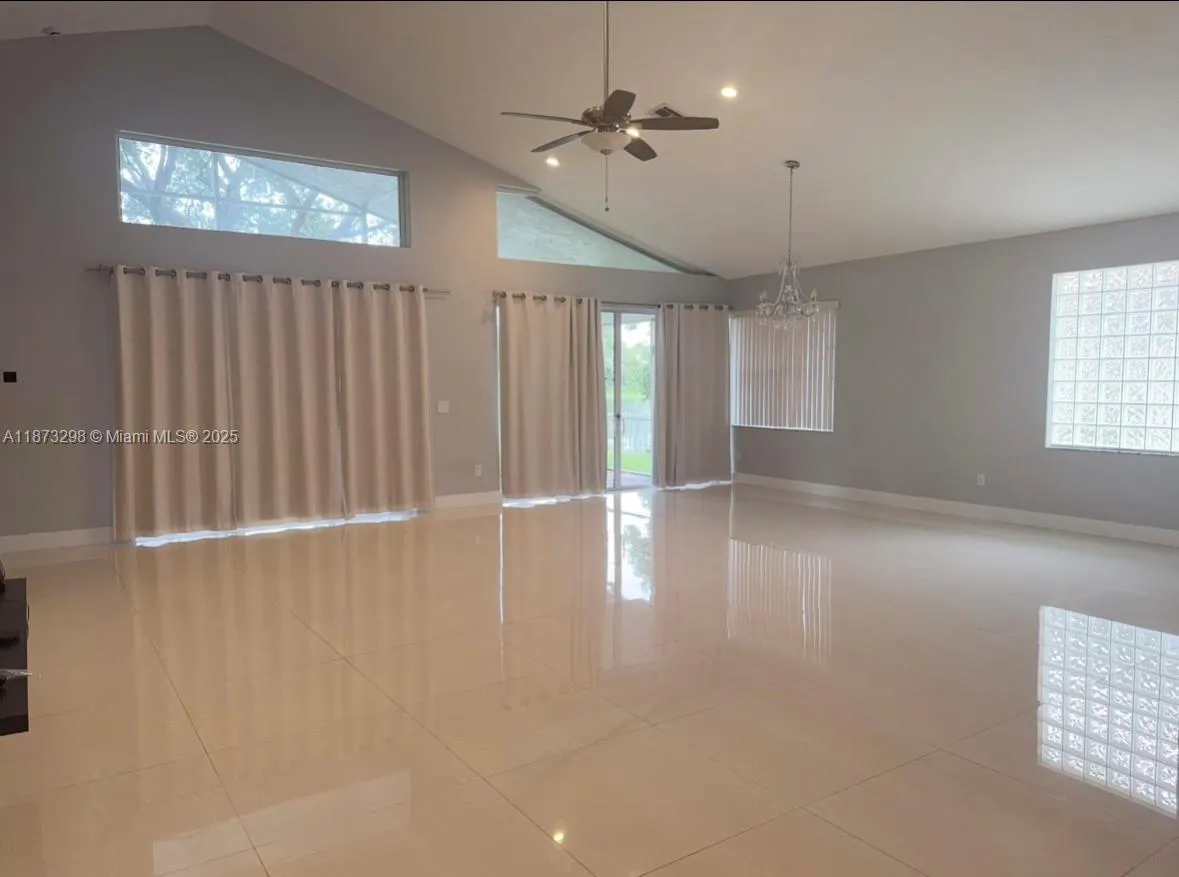 1400 W Lacosta Dr W