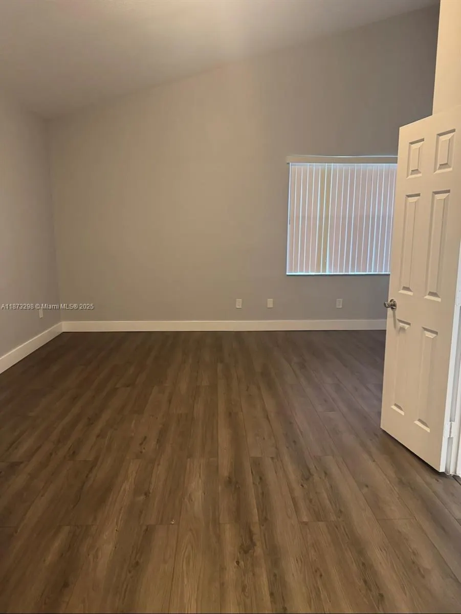 1400 W Lacosta Dr W