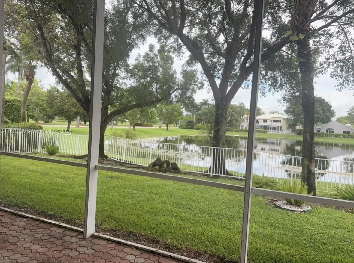 1400 W Lacosta Dr W