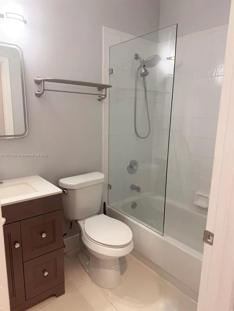 1400 W Lacosta Dr W