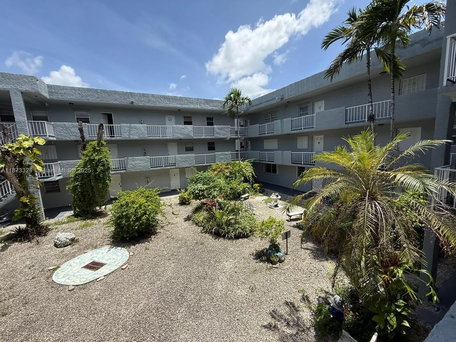 1725 W 60th St, #F307