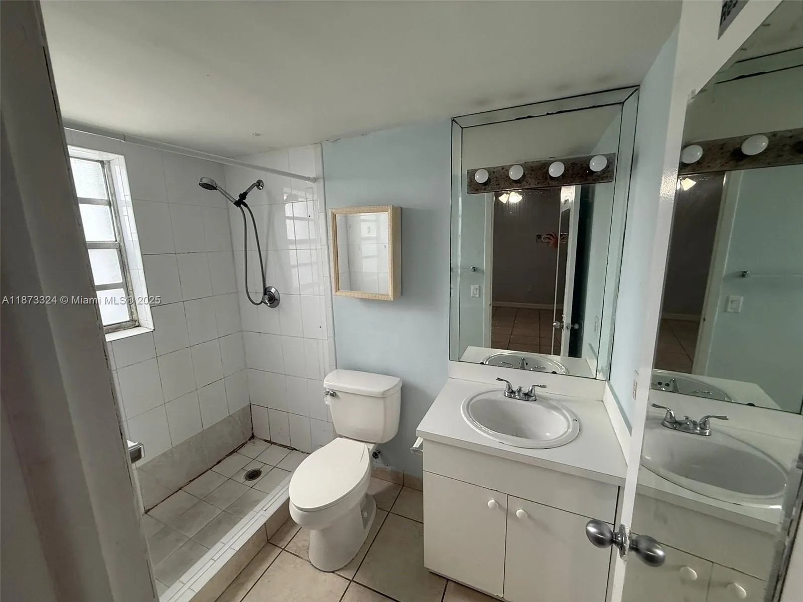 1725 W 60th St, #F307