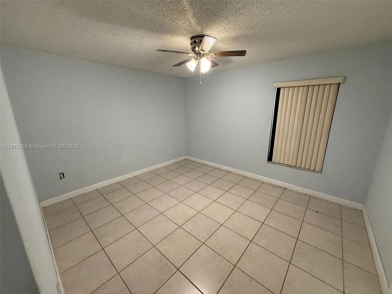 1725 W 60th St, #F307