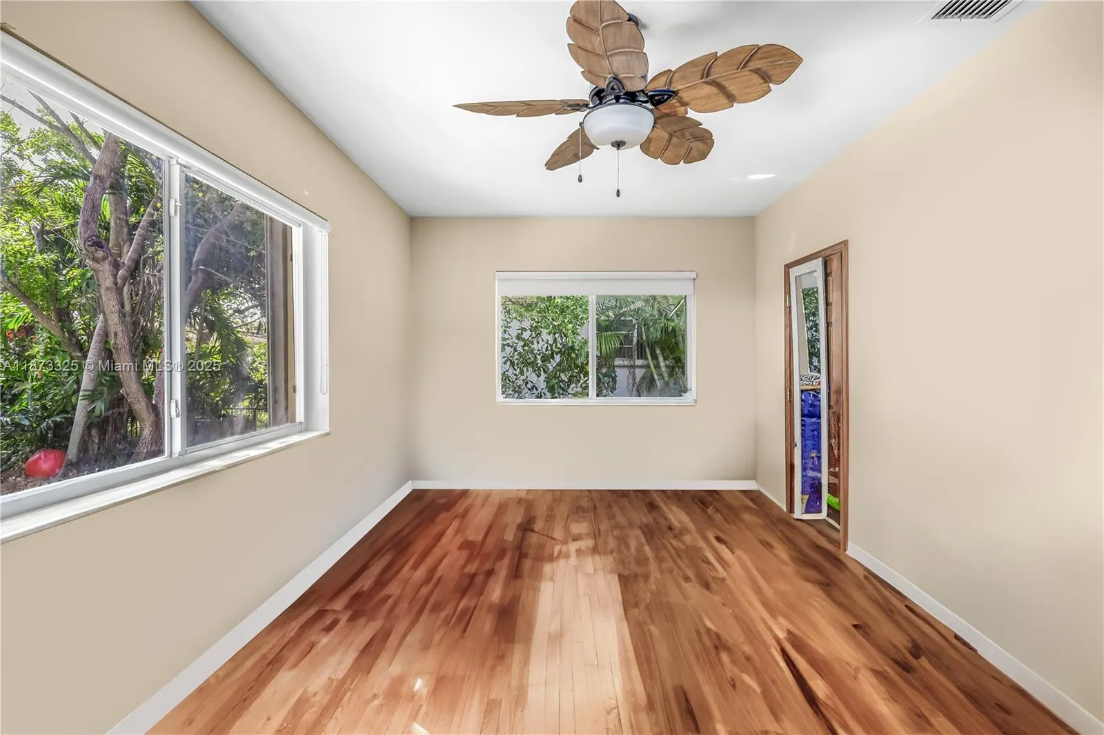 9457 Carlyle Ave