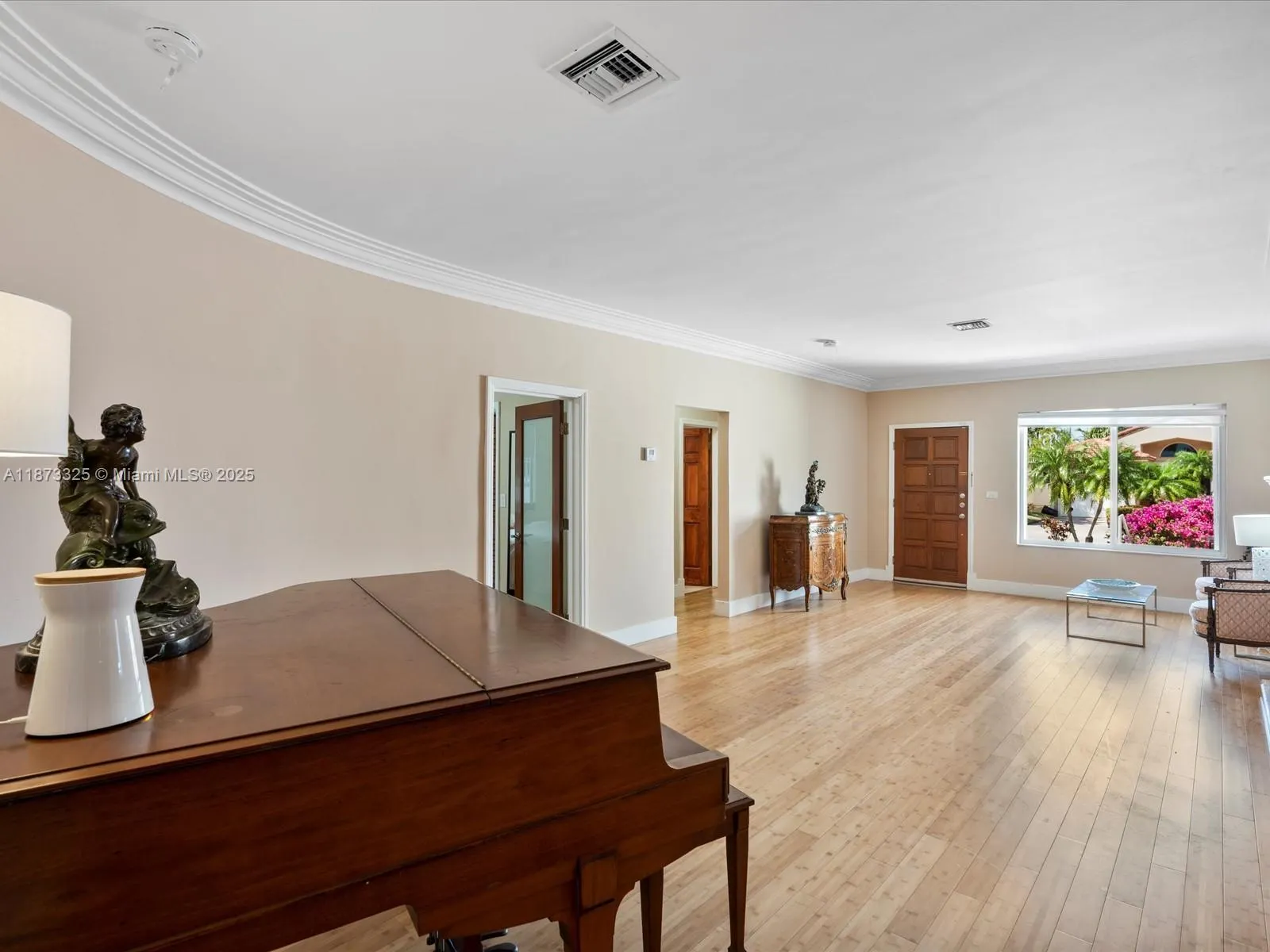 9457 Carlyle Ave
