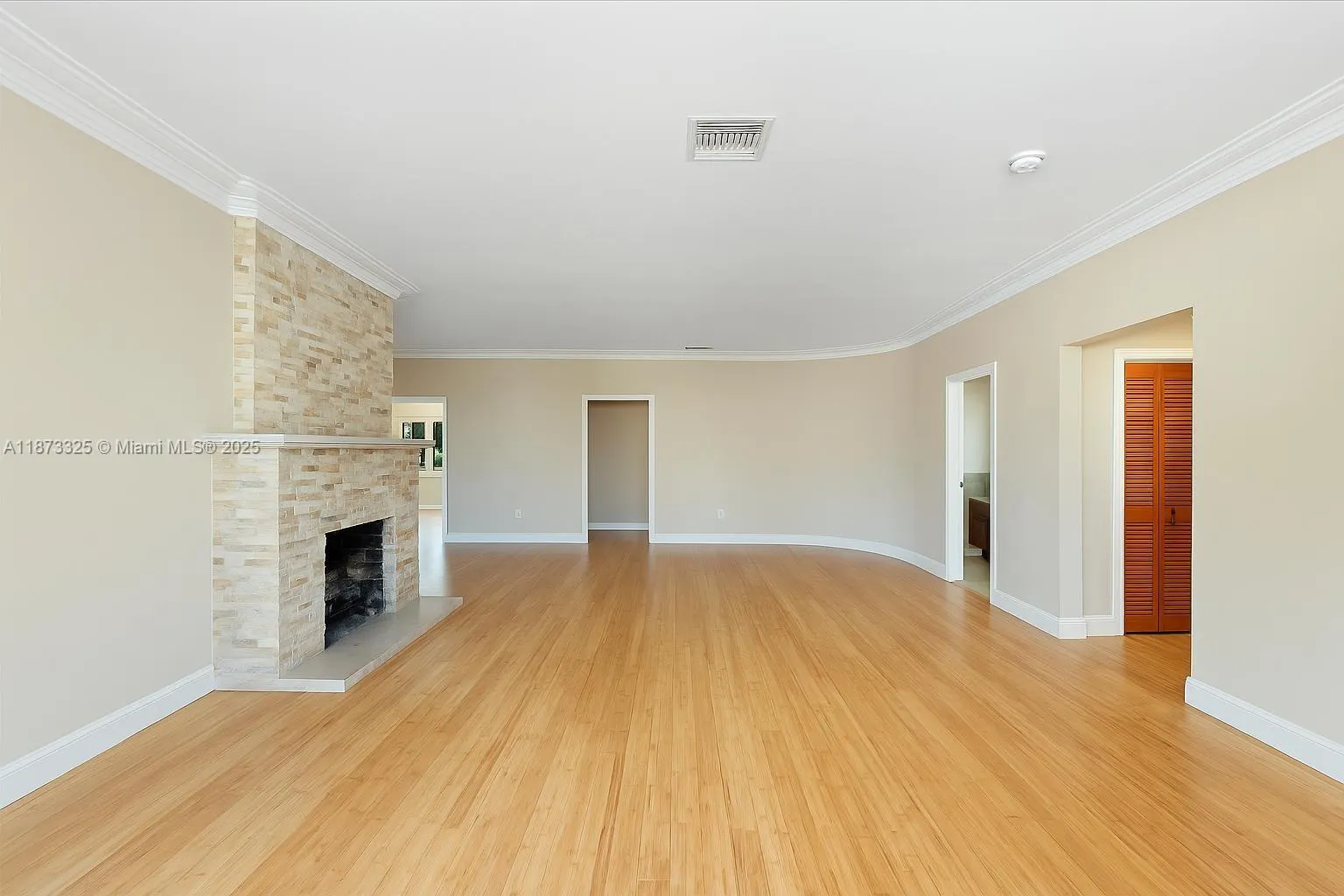 9457 Carlyle Ave