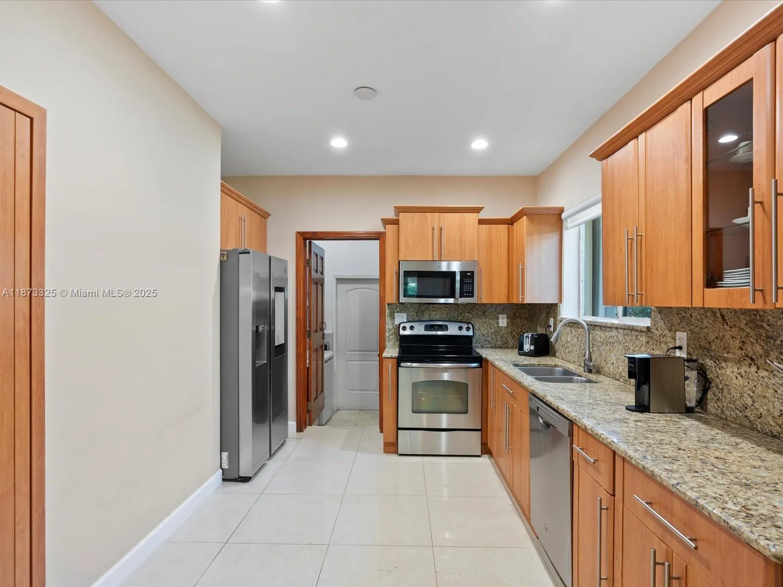 9457 Carlyle Ave