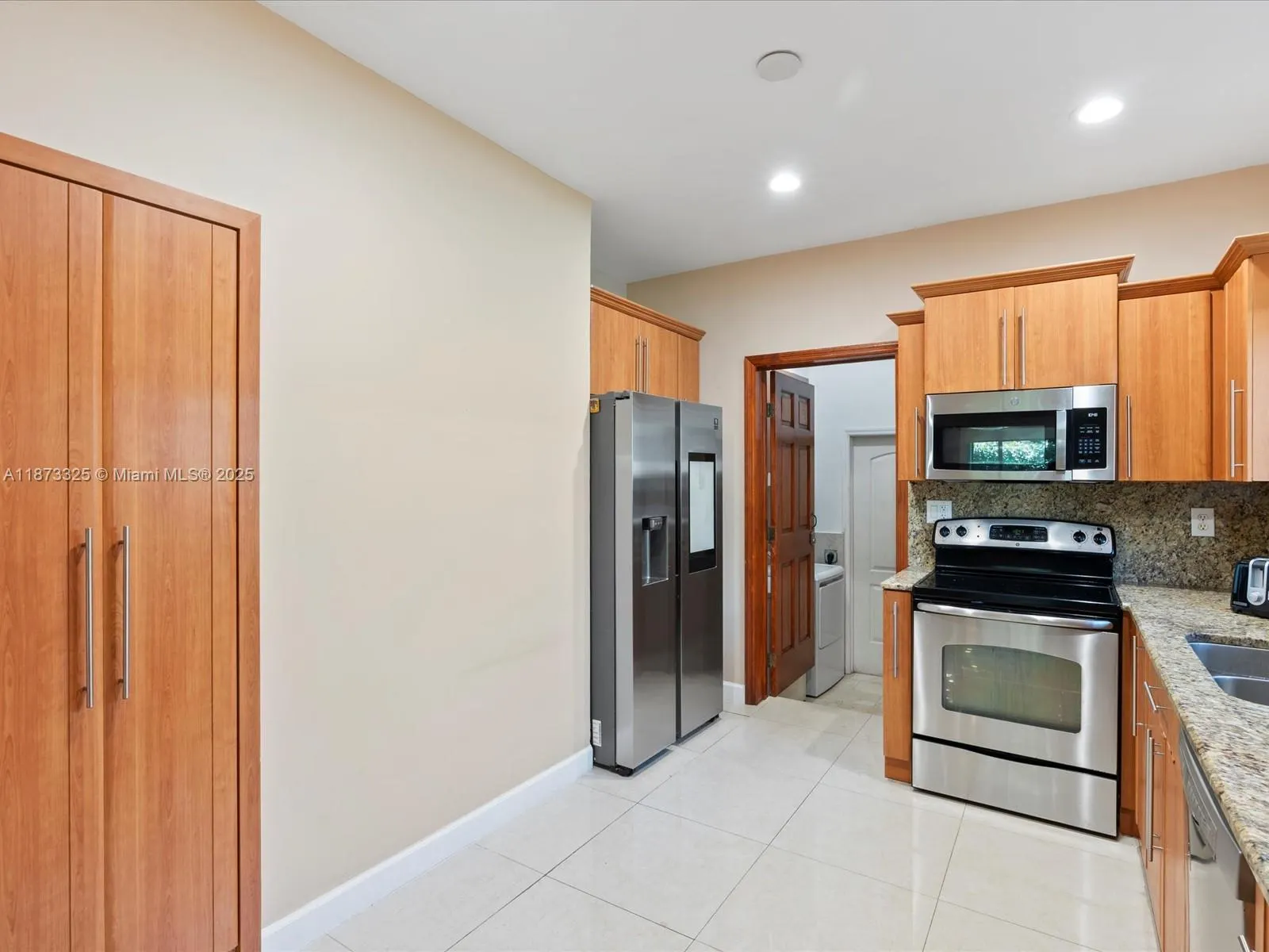 9457 Carlyle Ave