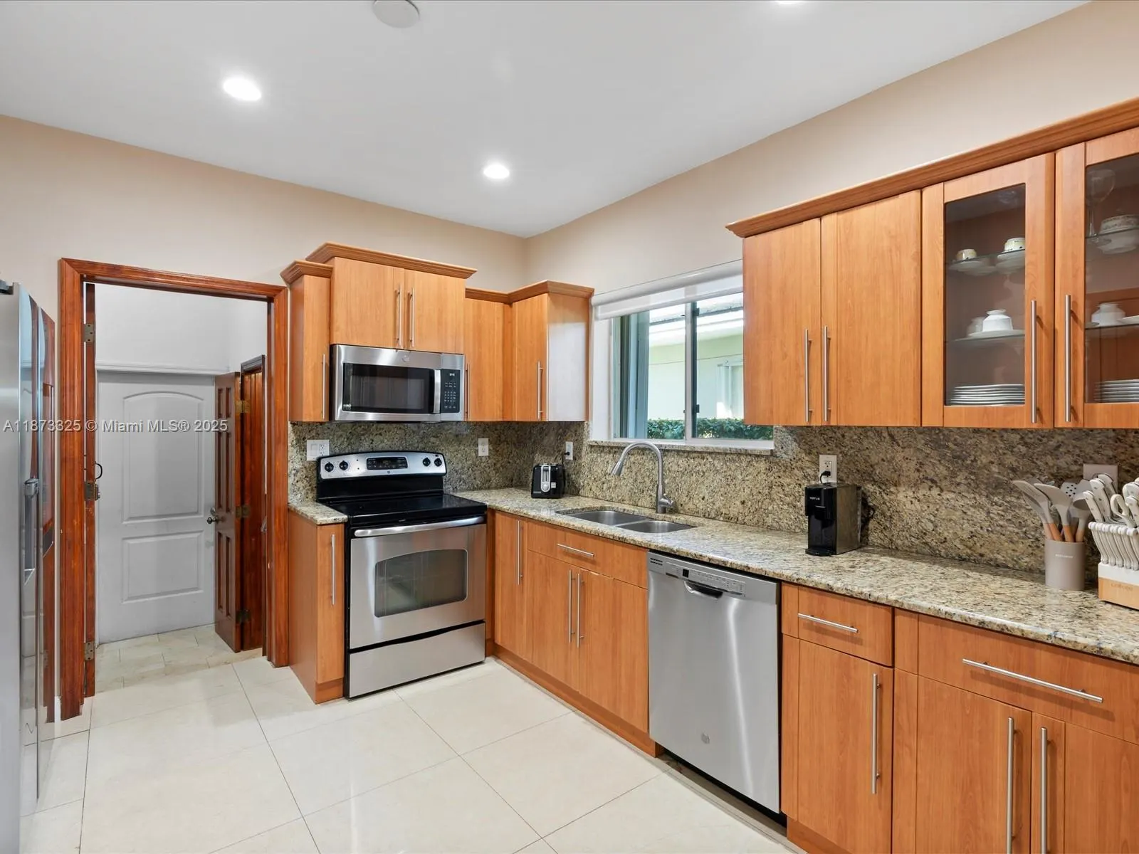 9457 Carlyle Ave
