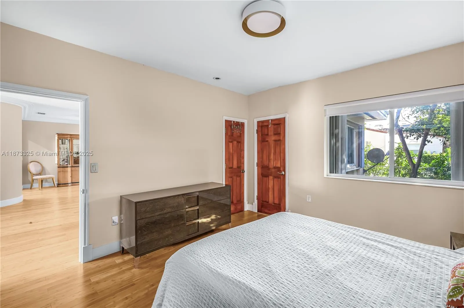 9457 Carlyle Ave