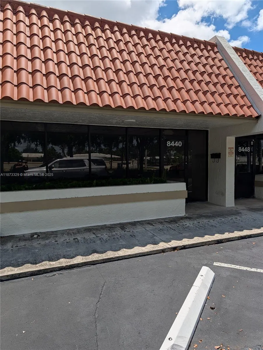 8425 W Commercial Blvd