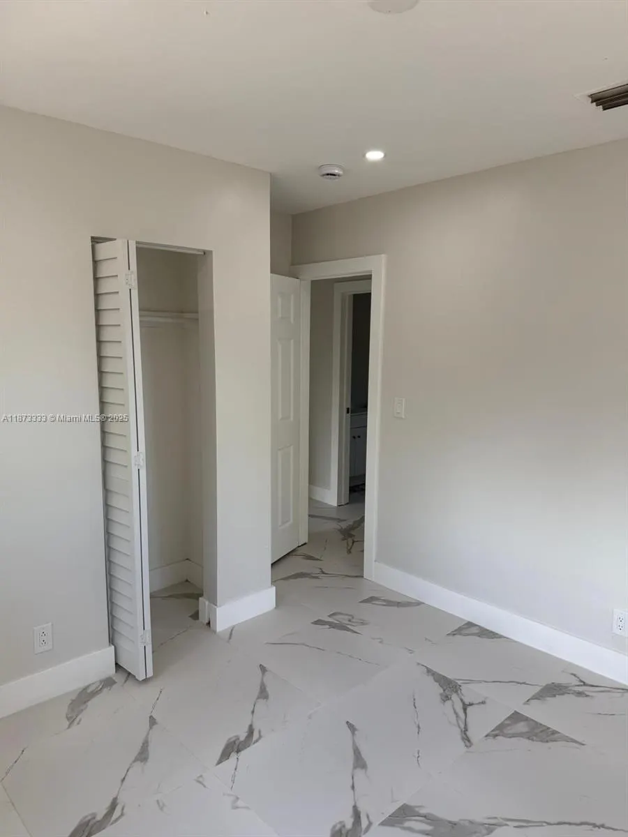 1050 NW 25th Way