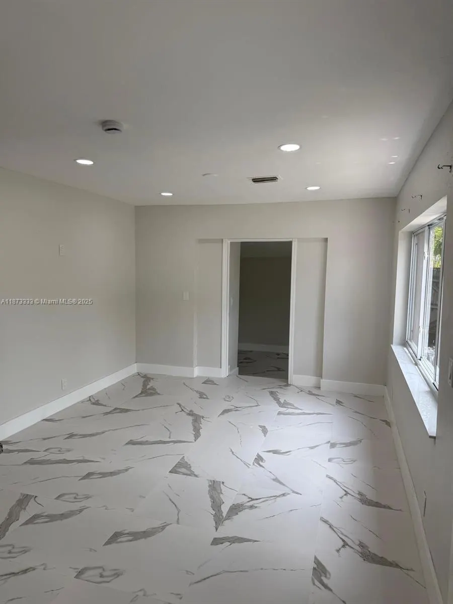 1050 NW 25th Way