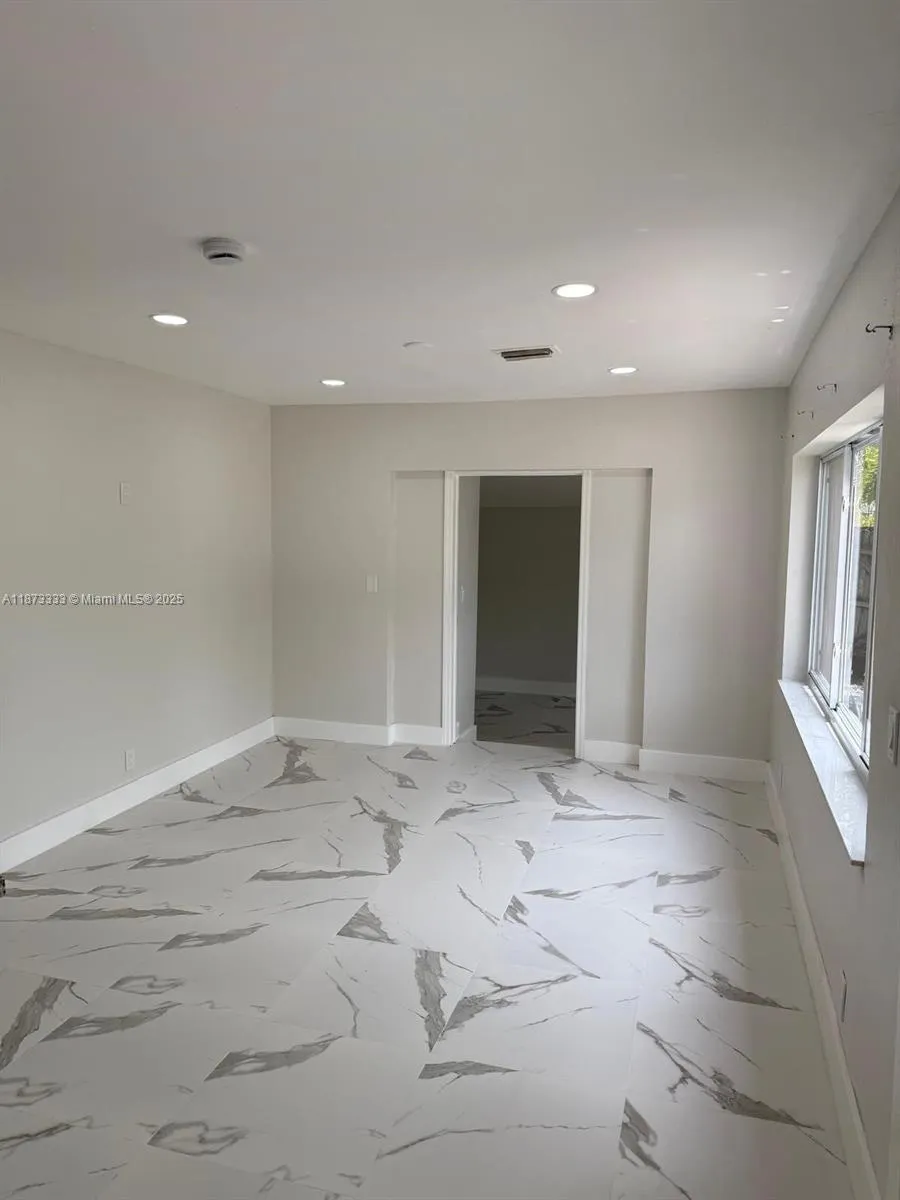 1050 NW 25th Way