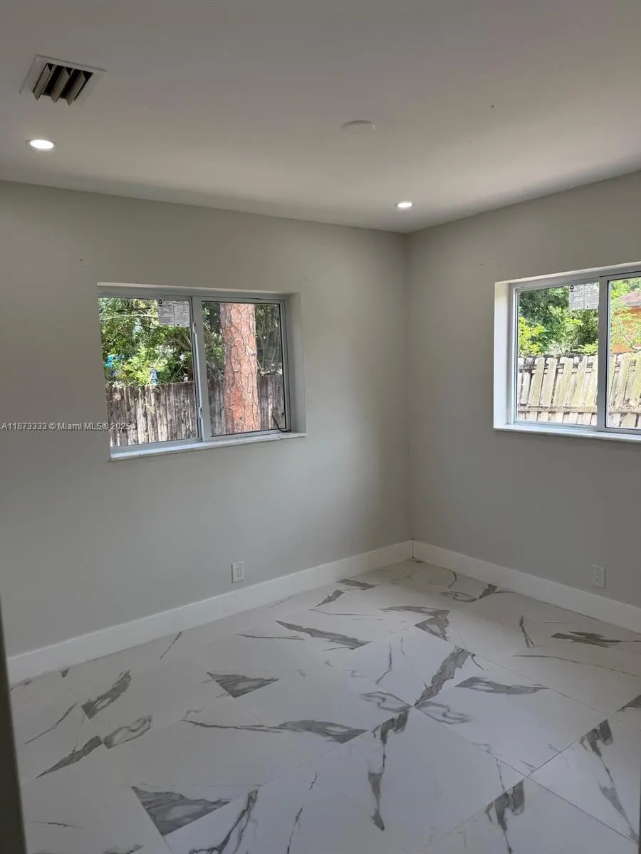 1050 NW 25th Way