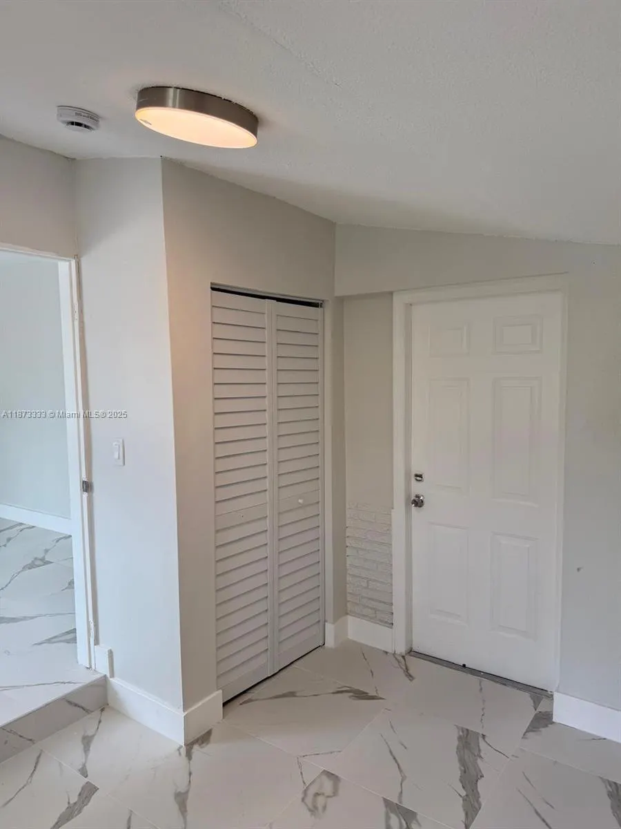 1050 NW 25th Way