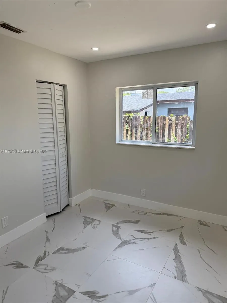 1050 NW 25th Way