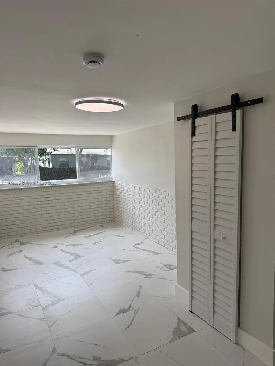 1050 NW 25th Way