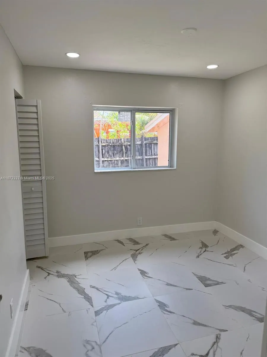 1050 NW 25th Way