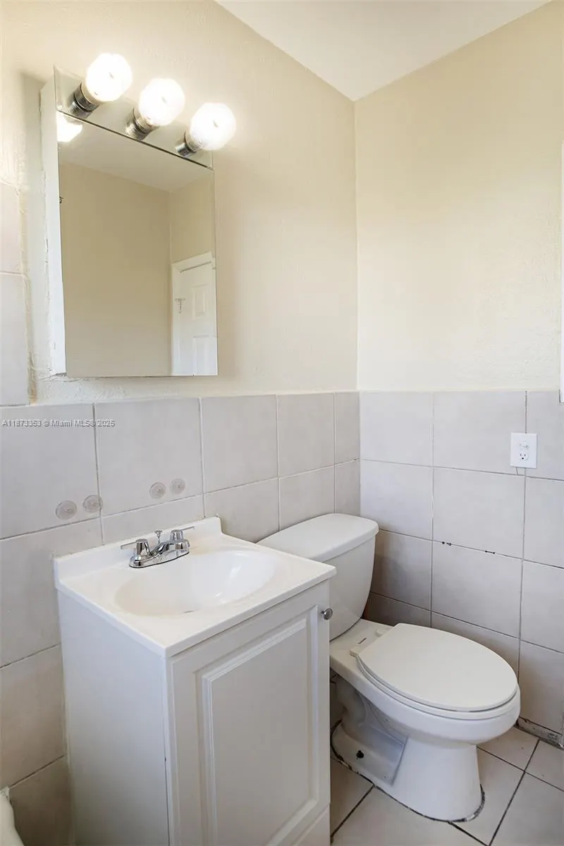 1225 SW 7th St, #4