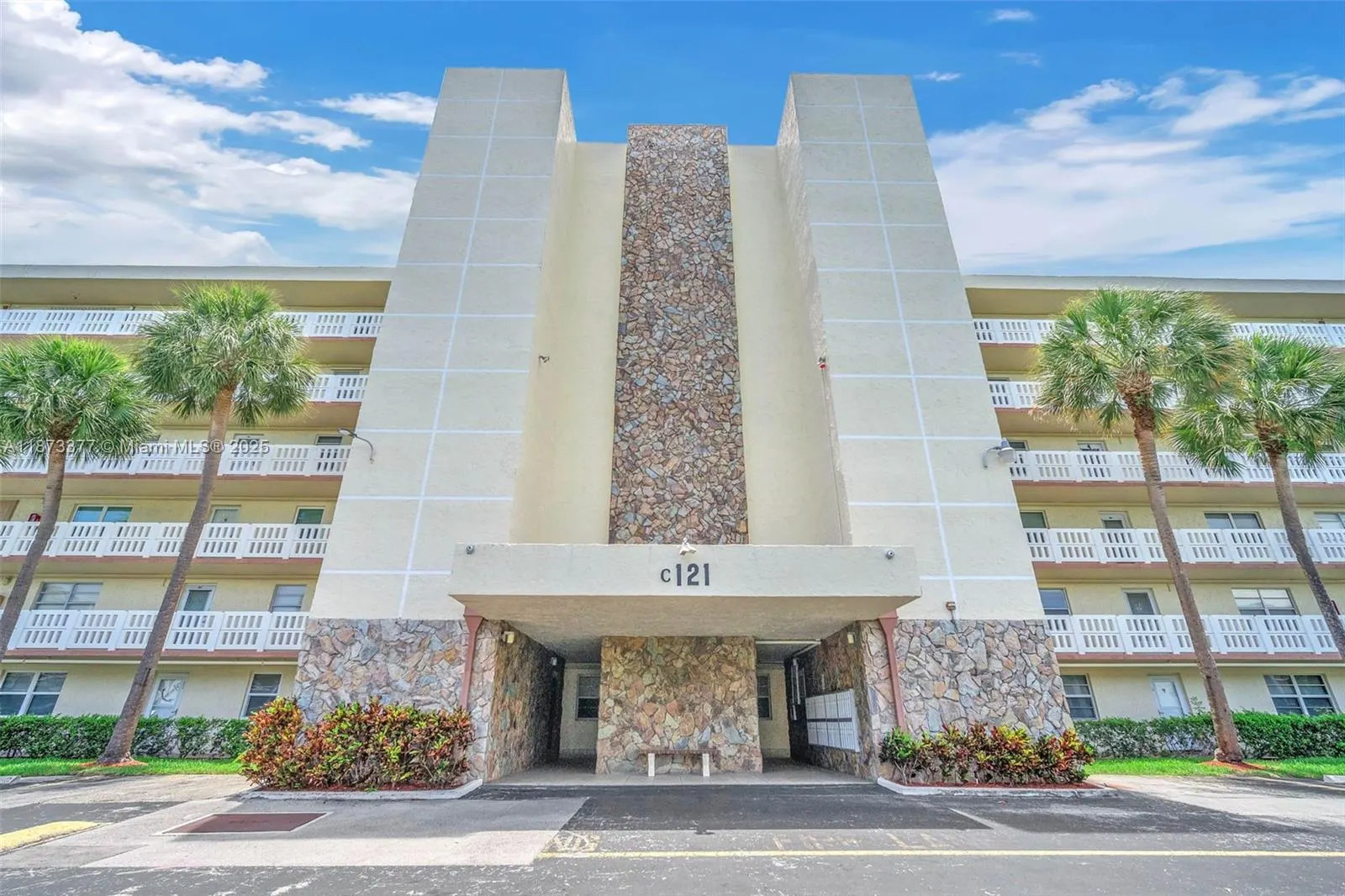 121 SE 3rd Ave, #601