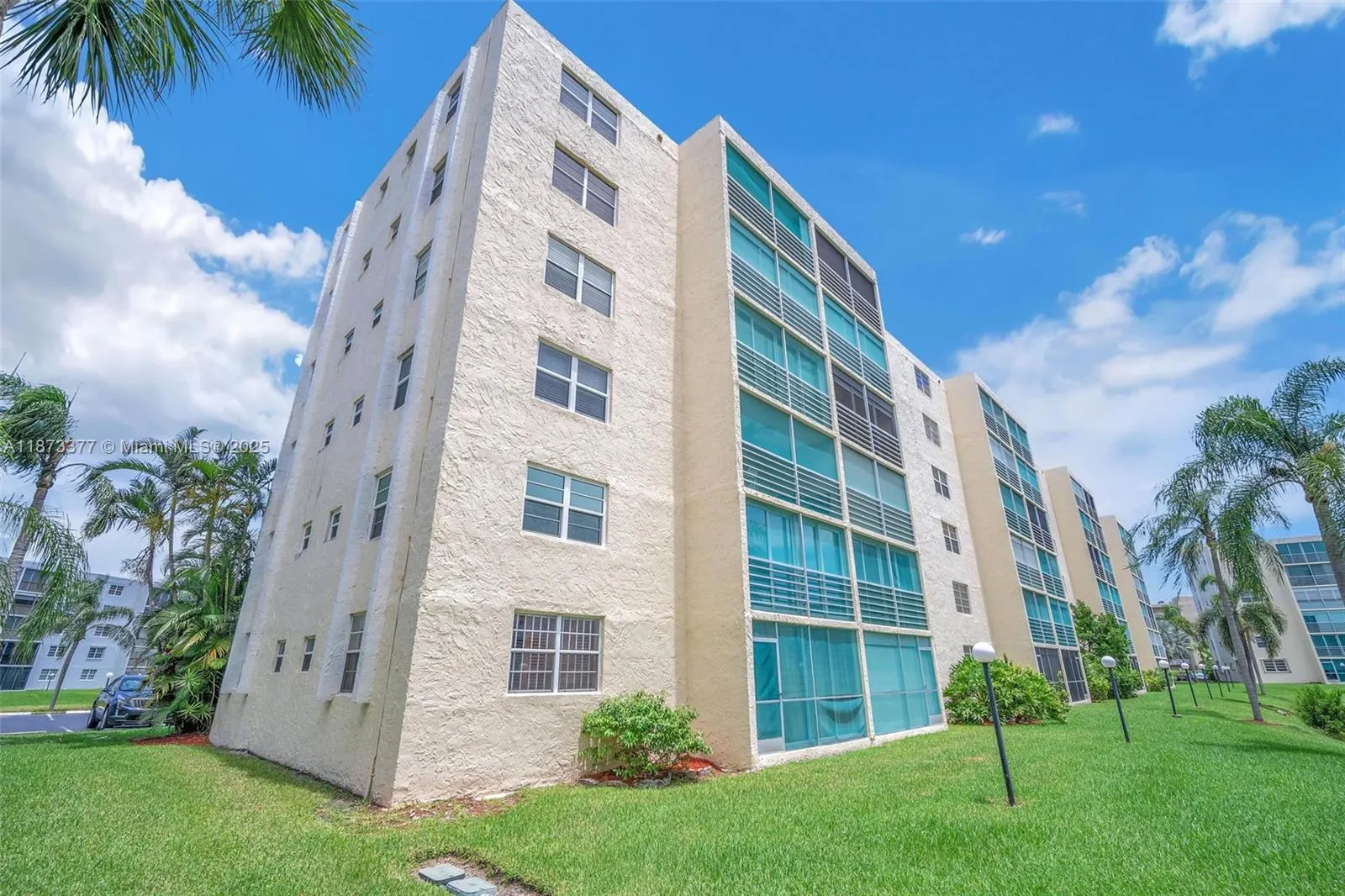 121 SE 3rd Ave, #601