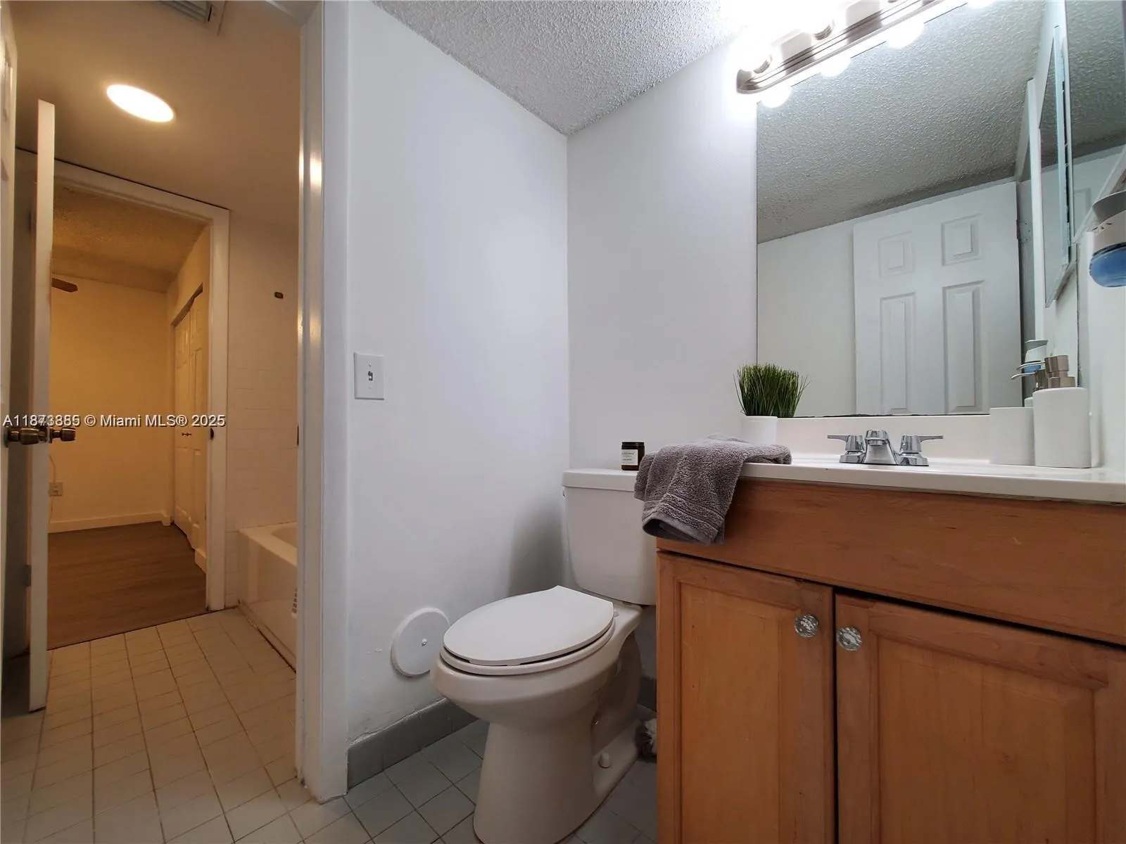 1017 Washington Cir, #F