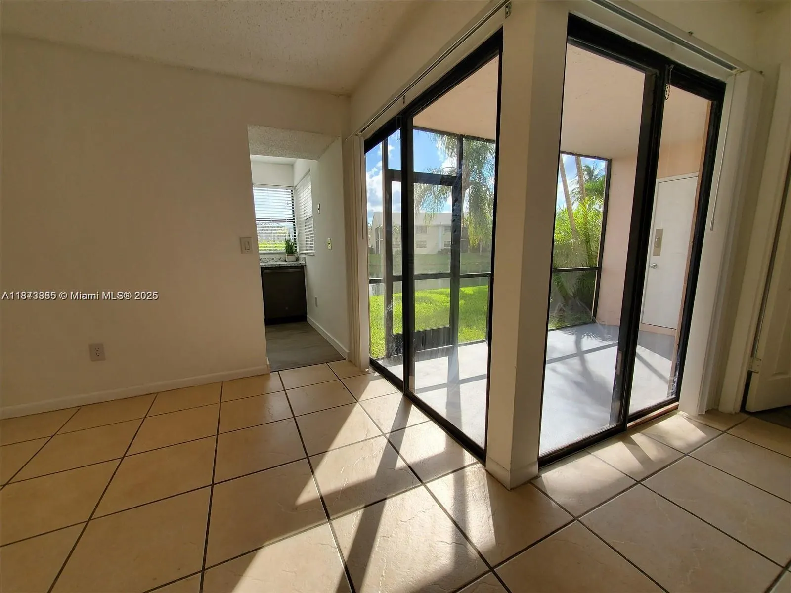 1017 Washington Cir, #F