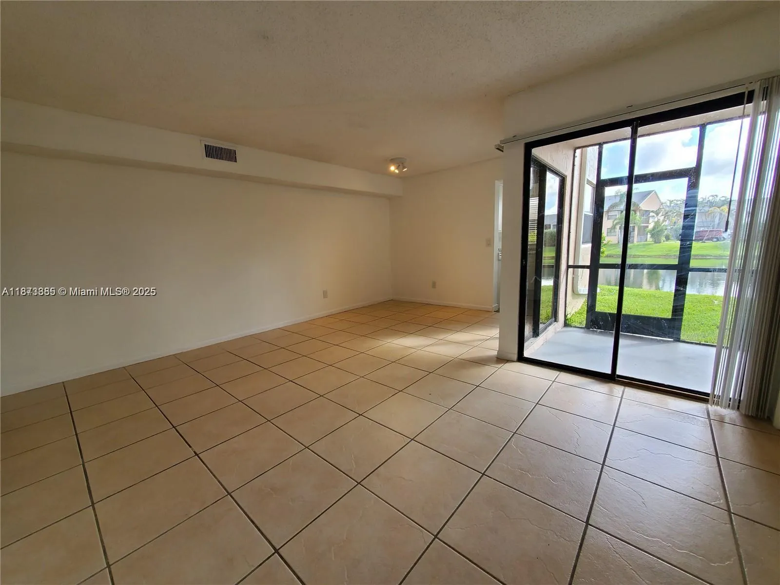 1017 Washington Cir, #F