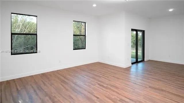 8007 VEGA CT