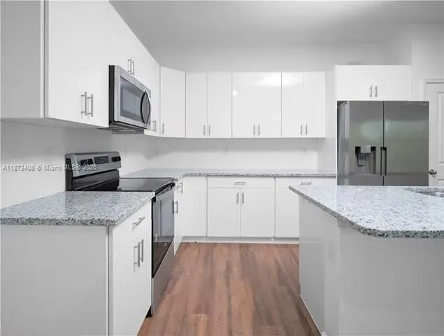 8007 VEGA CT
